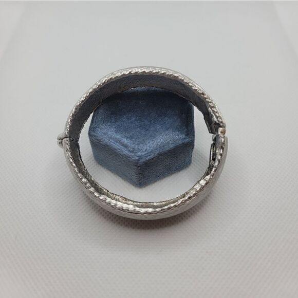 MODE-ART Marked Bracelet  - Picture 2 of 5